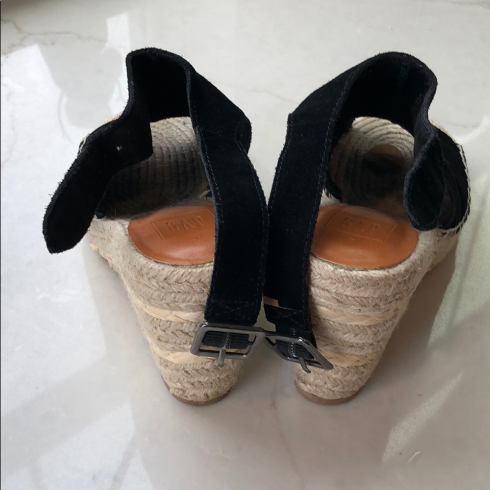 Gap black suede, wedge heel shoes - Picture 4 of 5